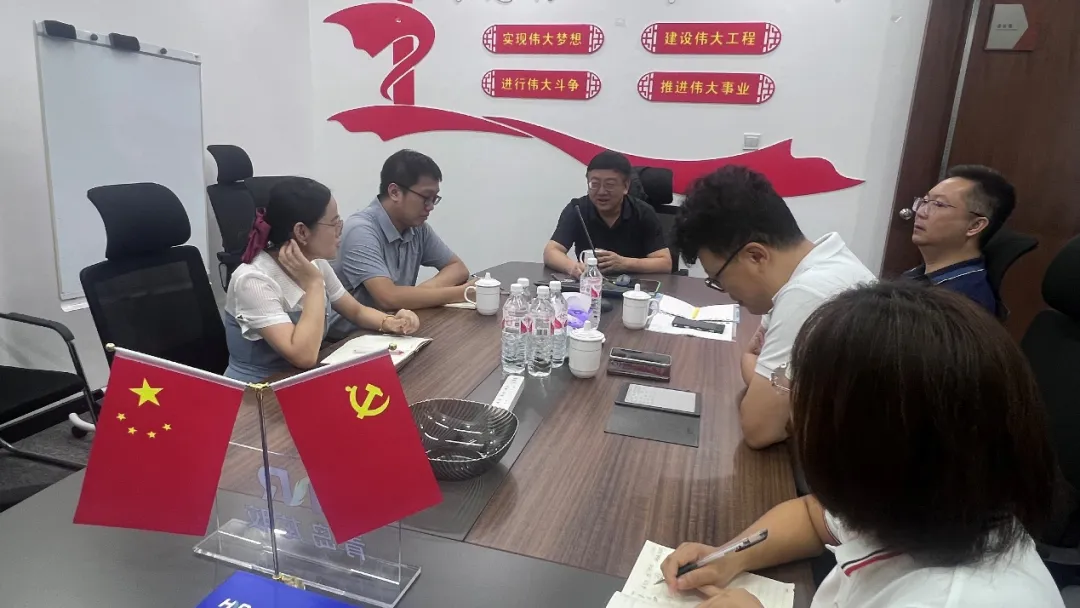 楊宇到上海龍橡下屬公司座談